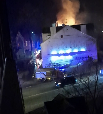 У Рівному біля органного залу горить будівля