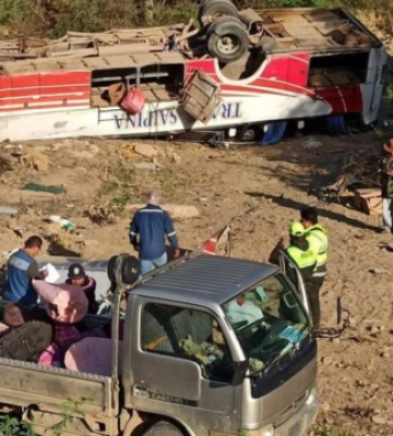У Болівії автобус зірвався в гірську ущелину, 11 загиблих