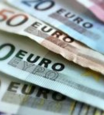 На Тернопільщині комунальники знайшли в каналізації іноземну валюту