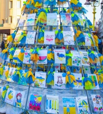 Ялинки незламності в українських містах