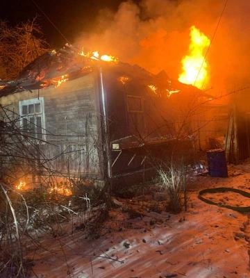 У Рівненському районі вночі горів будинок