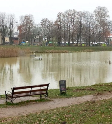 З озера у львівському парку витягли тіло 17-річної дівчини
