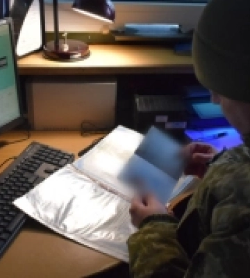 На Закарпатті прикордонники затримали нігерійця і двох українців, які виїжджали за підробленими документами