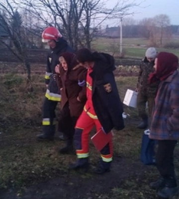 На Волині «швидка» не доїхала до хворої – застрягла у багнюці 