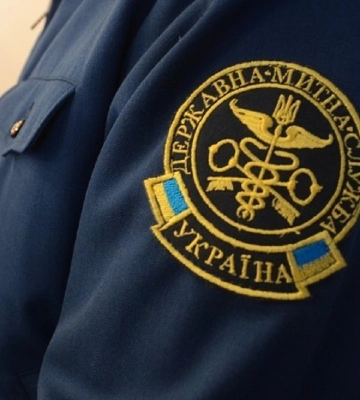 Митника, що дозволив ввезення техніки на 100 млн грн на Закарпатті, звільнили
