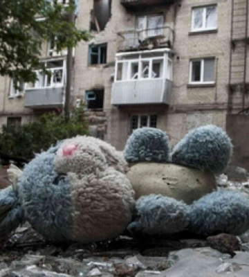 Внаслідок збройної агресії РФ в Україні загинуло 450 дітей