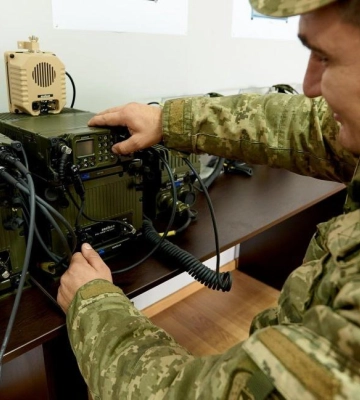 У Полтаві збирають гроші на радіостанції для військових
