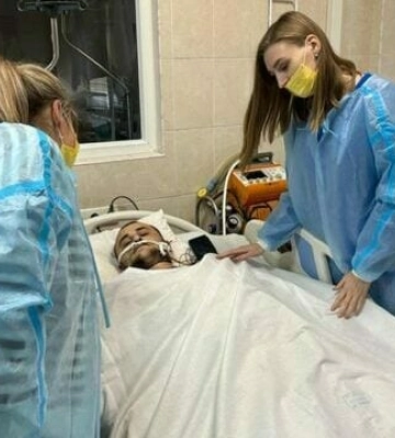 Снаряд розірвався за три метри: у Дніпрі врятували воїна з важкими пораненнями