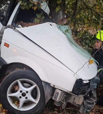 На Волині у водія Volkswagen, який п’яним врізався у дерево, відібрали права
