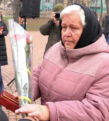 У Франківську родині загиблого гвардійця зі Слов’янська вручили державну нагороду. ФОТО