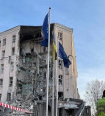 Российская ракета разбила гостиницу в центре Киева: в ОП показали видео с места &quot;прилета&quot;