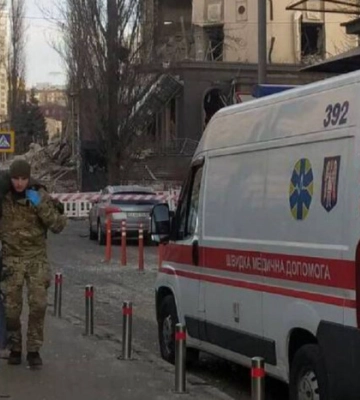 У палаці «Україна» вибухом вибило вікна