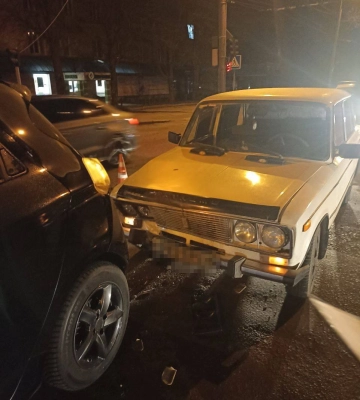 Два легковики зіткнулись неподалік Покровського собору у Рівному