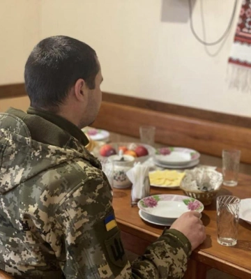 У кафе на Рівненщині військові можуть безкоштовно пообідати, а місцеві підзарядити гаджети