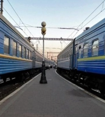 Два поезда задерживаются в дороге из-за обесточения - УЗ