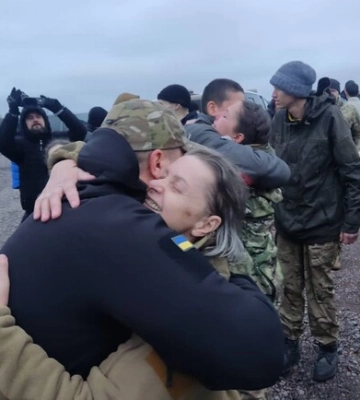 До України повернулися 140 військових, яких взяли у полон