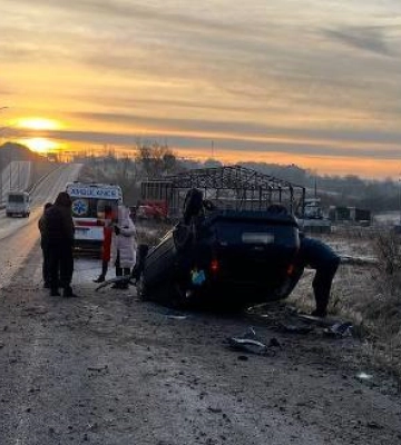 Поблизу Городка «Форд» влетів у відбійник і ліг на дах