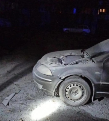 В центре Киева сбили ракету: обломками побило машины