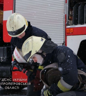 У Дніпрі загорівся вантажний автомобіль