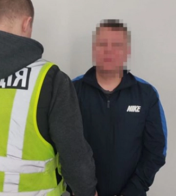 В Києві затримано чоловіка, який запускав салюти на Подолі. Йому загрожує 5 років в&#039;язниці