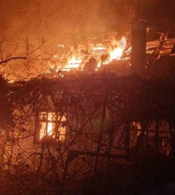На Херсонщині у новорічну ніч рятувальники ліквідували 8 пожеж, які виникли через обстріли рф