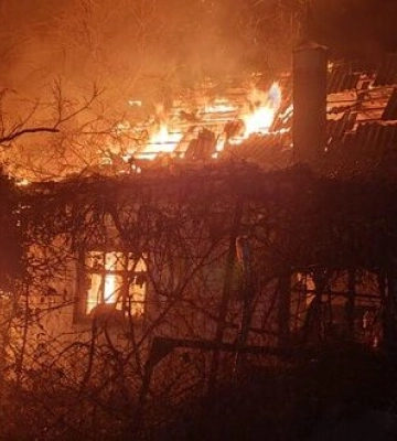 У Новорічну ніч на Херсонщині рятувальники ліквідували 8 пожеж, які виникли через обстріли РФ, - ДСНС