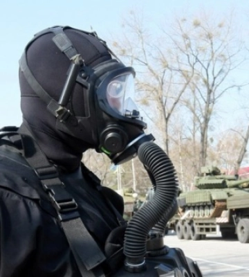 Уламки збитої ракети впали у річку в Києві, працюють водолази
