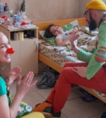 У Рівному до дітей, які зустрічали Новий рік у лікарні, завітали «Червоні носи» У Рівному до дітей, які зустрічали Новий рік у лікарні, завітали «Червоні носи»