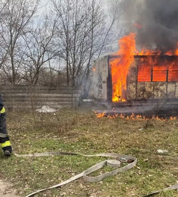 В АНД районі Дніпра спалахнув будівельний вагончик