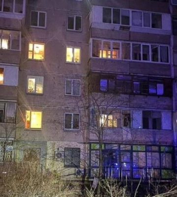 Нічна атака дронами на Київ: удари по інфраструктурі, відключення світла, вибиті вікна