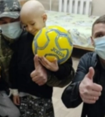 Нацгвардійці передали 80 тисяч гривень онкохворим діткам у Рівному