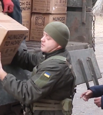 Нацгвардійці доставили гуманітарну допомогу на Донеччину