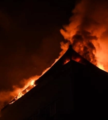 Вночі на Закарпатті горів житловий будинок: вогонь приборкували дві одиниці техніки ДСНС