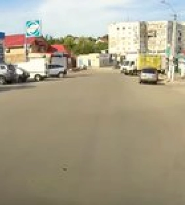 Российские оккупанты ударили из танка через Днепр – попали в рынок Берислава, ранены люди