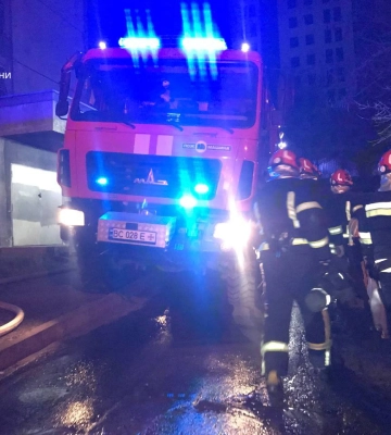 Ранкова пожежа у Львові на 4-му поверсі: евакуйовано 46 мешканців з 5-9 поверхів