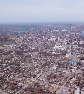 Ворог атакував ринок у центрі Берислава, поранено щонайменше пʼятьох