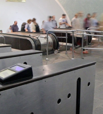 У Києві на деяких станціях метро працюють не всі турнікети