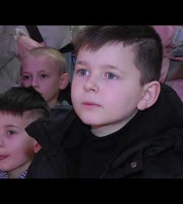 Запорізькі волонтери підготували для дітей-переселенців новорічне свято (ВІДЕО)