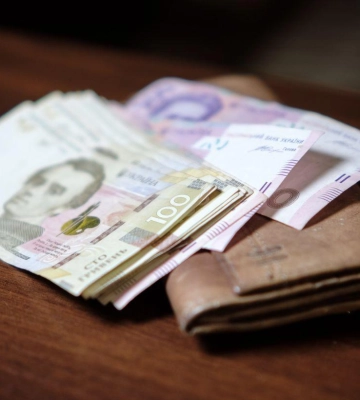 Пенсіонери можуть отримати готівку без комісії: як це зробити