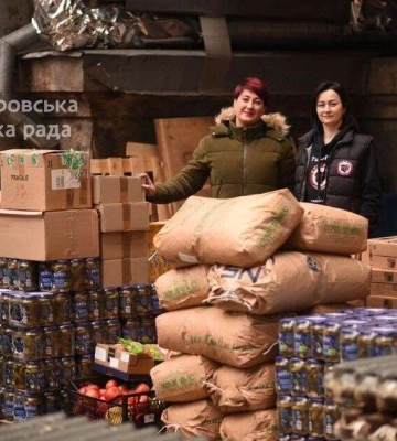 Теплі речі, продукти і медичне обладнання: Дніпро передав чергову партію гуманітарної допомоги