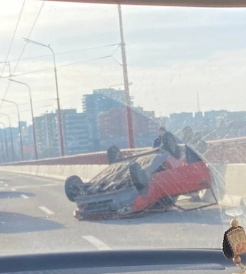Потрійна ДТП на Центральному мосту у Дніпрі: відео моменту аварії