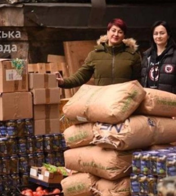 Теплі речі, продукти і медичне обладнання: Дніпро передав чергову партію гуманітарної допомоги