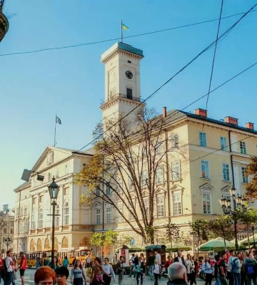 Повідомили про мінування: у Львові евакуюють ратушу