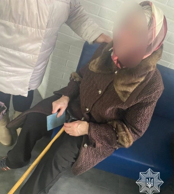 У Кременчуці патрульні допомогли старенькій жінці