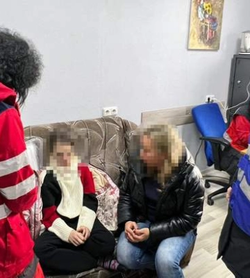 Побили доньку і пішли спати: у Києві госпіталізували 13-річну дівчинку