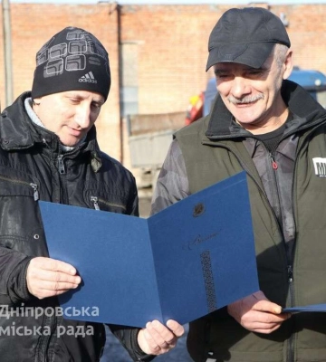 В Дніпрі комунальникам-рятувальникам вручили премії за пильність