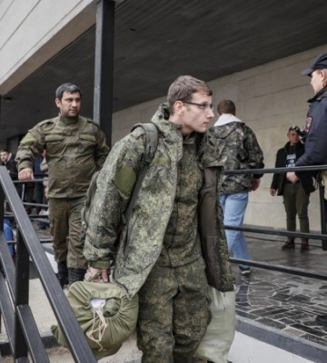 Под Мариуполь перебросили мобилизованных россиян со старыми танками