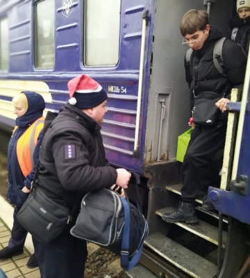 На Донеччині рятувальники продовжують евакуацію громадян до більш безпечних регіонів