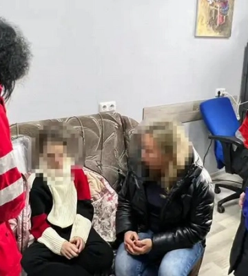 Побили доньку і пішли спати: у Києві госпіталізували 13-річну дівчинку
