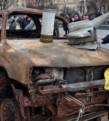 У Львові виставили розстріляні автомобілі